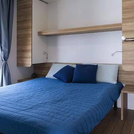 Botel Houseboat Marina Resorts Bisceglie