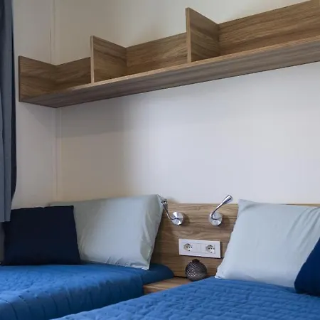 Houseboat Marina Resorts *