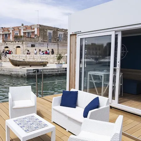 Botel Houseboat Marina Resorts Bisceglie